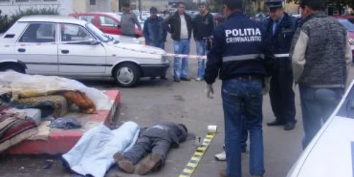 Piteşti: Om al străzii găsit mort