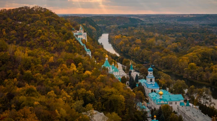 Manastirea Lavra Sviatohirsk FOTO Wikipedia