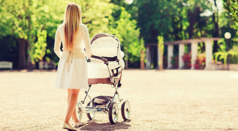 Discriminare la modul de stabilire a pensiei pentru femei. Ce se întâmplă în cazul concediului de creșterere a copilului după anul 2001