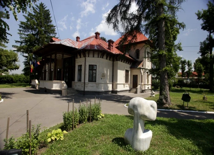 Se doreşte antrenarea copiilor în activităţi cultural-artistice şi de creaţie, dezvoltarea relaţiilor interpersonale şi, nu în ultimul rând, petrecerea timpului liber într-un mod cât mai plăcut