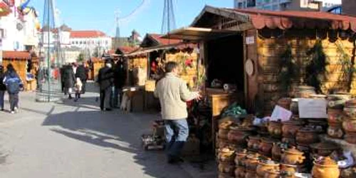 La Târcgul Meşterilor Populari de Crăciun se găsesc felurite produse tradiţionale