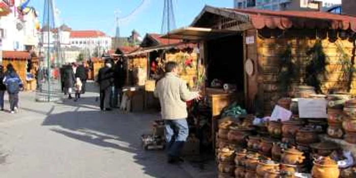 La Târcgul Meşterilor Populari de Crăciun se găsesc felurite produse tradiţionale