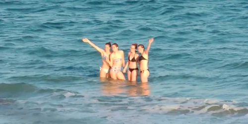 Litoral în octombrie - baie în Marea Neagră Sursa Facebook Constanta Pitorească