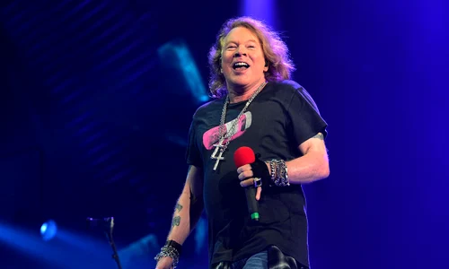 Axl Rose l a înlocuit pe Brian Johnson în ultimul turneu al celor de la AC/DC jpeg