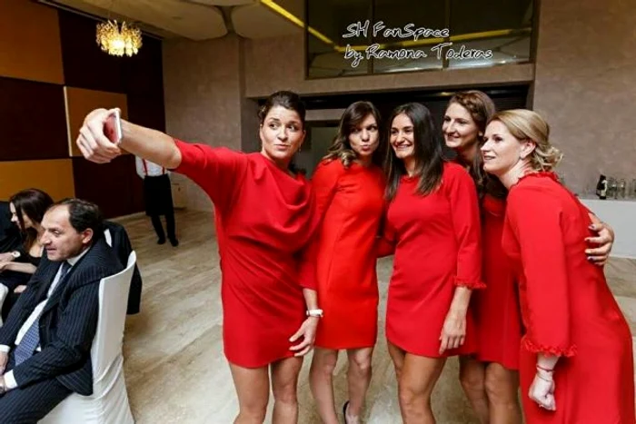 Sportivele noastre au ales să poarte rochii roşii