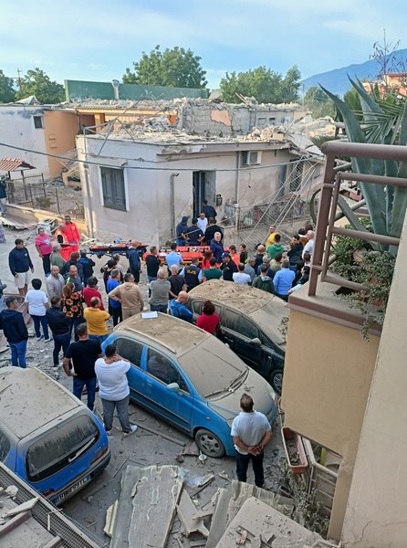 Tragedie în Italia. Doi copii au murit după ce o clădire s-a prăbuşit în apropiere de Napoli