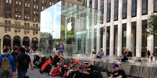 coada la iphone 5 2012