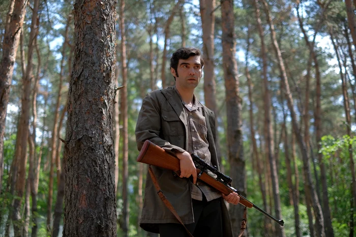 Alex Secareanu in Spy/Master - Foto Oribital Strangers_HBO Max