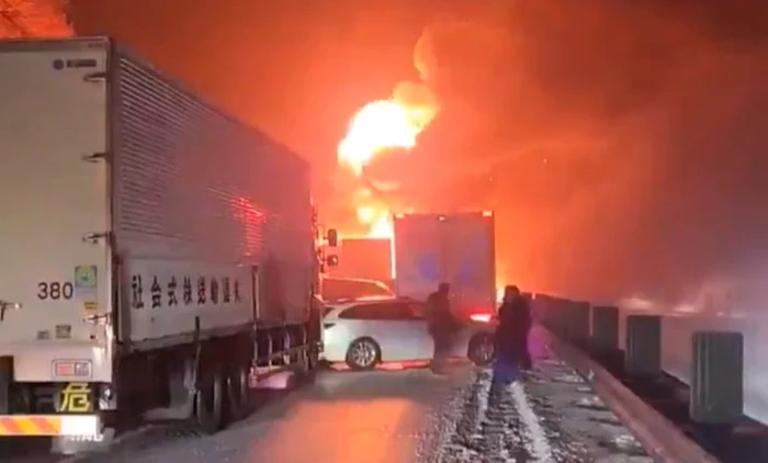 Infern pe o autostradă înzăpezită din Japonia / foto: captură video