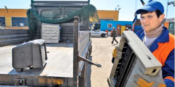 Lucrătorii de la salubritate s-au întors de la colectare cu remorcile aproape goale  