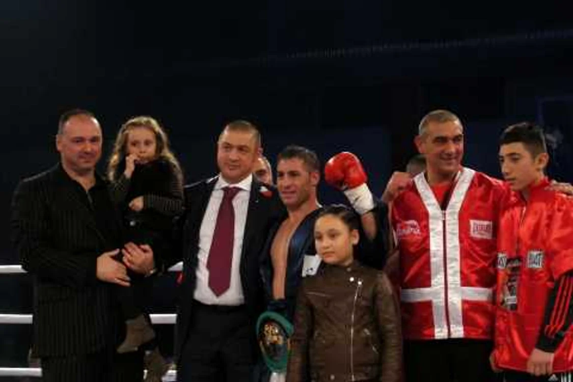 Viorel Simion și-a apărat centura WBC International * Foto: Marian Burlacu