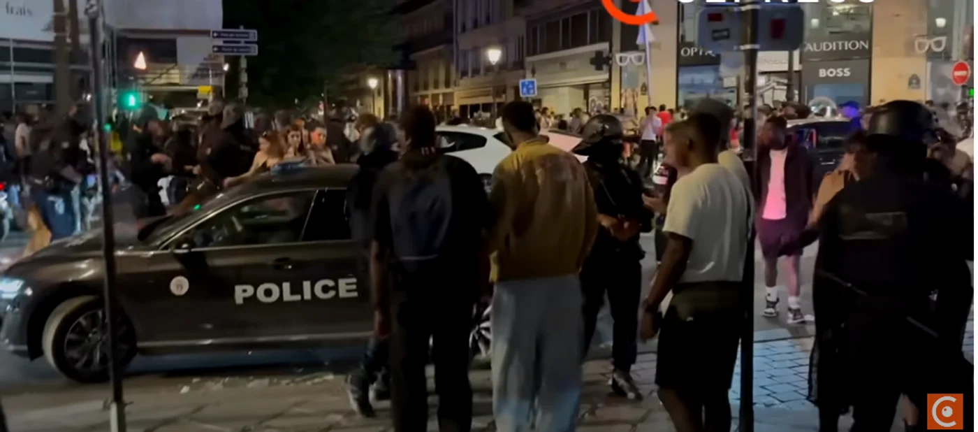 Sute de persoane au fost reţinute în timpul festivalului. FOTO captură video YouTube CLPRESS