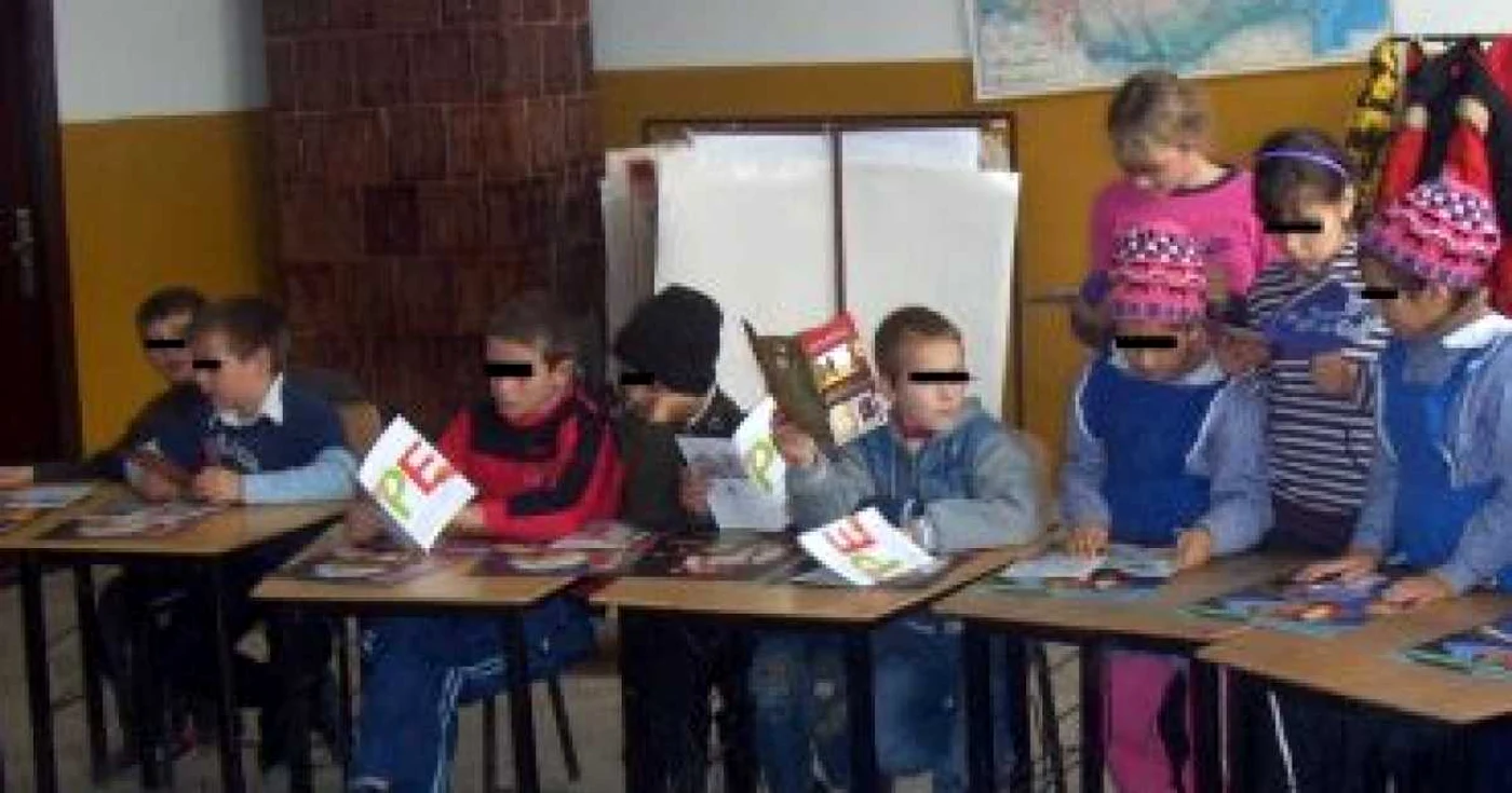 Râmnicu Vâlcea: 50 de copii au fost descoperiţi cu păduchi în şcoli