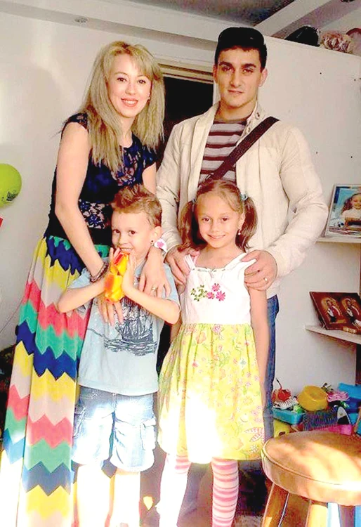 
    Beatrice şi Richard sunt fericiţi că părinţii lor, Larisa şi Marian, au căzut la pace  