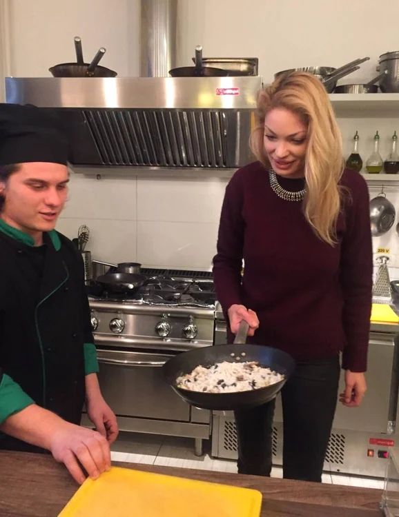 Fostul fotomodel a învăţat să pregătească risotto cu ciuperci
