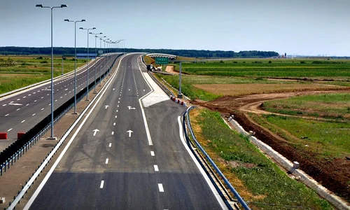 În spațiile unde ar trebui să fie benzinării a fost adus pământ  jpeg