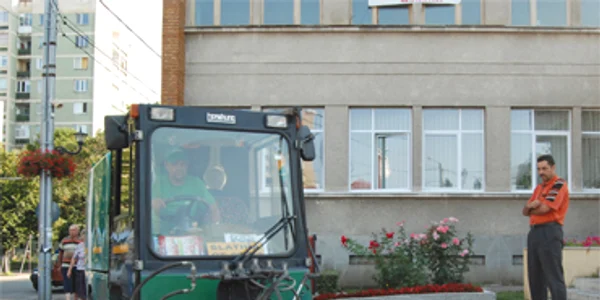 Trei maşinuţe stropitori, măsură anticaniculă