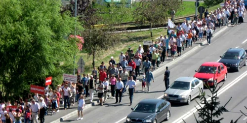 Protest pentru Colegiul Szelkely Miko. Sursa foto: mesageruldecovasna.ro