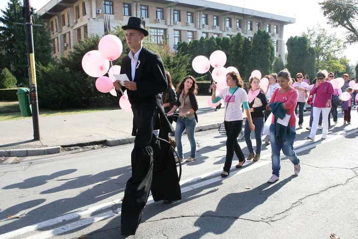 Marş la Iaşi împotriva cancerului la sân