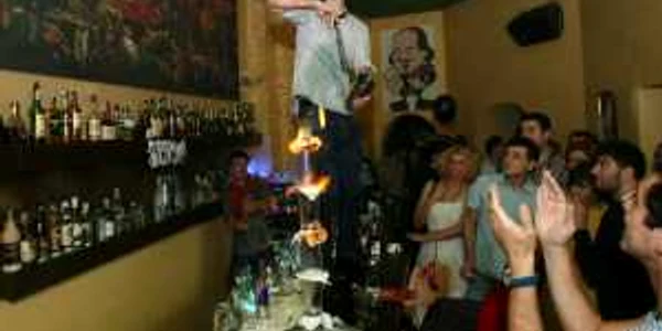 Cluburile bucureştene nu duc niciodată lipsă de clienţi cu bani