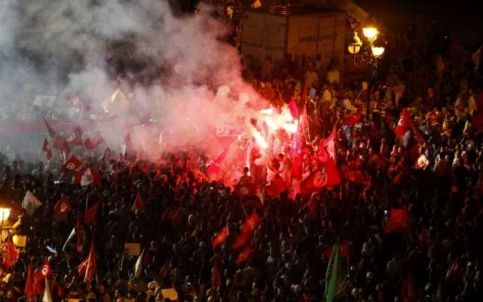 Tunisienii au cerut în repetate rânduri demisia guvernului, prin proteste de stradă. FOTO: Reuters