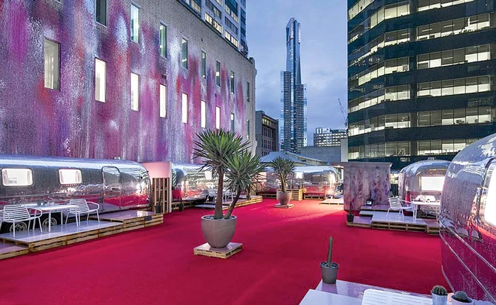 Se „descuie” cu telefonul