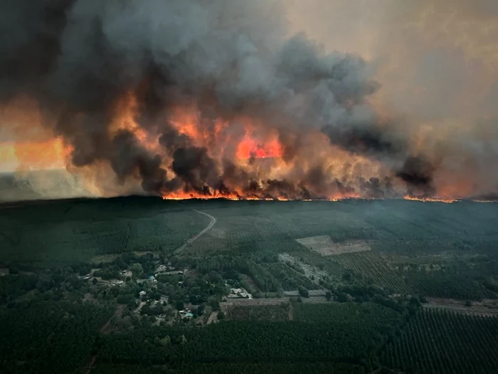 Incendiu de vegetaţie în sud-vestul Franţei. 9 august 2022. FOTO: SDIS 33 / AFP