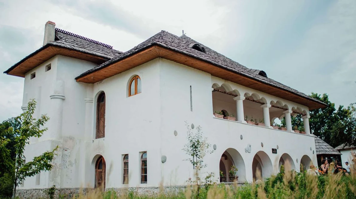 Cula Gheorghe Tătărăscu   o bijuterie arhitecturală a României jpeg