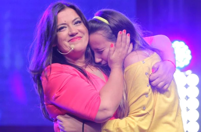 Mirela Reţegan şi fiica ei, Maya