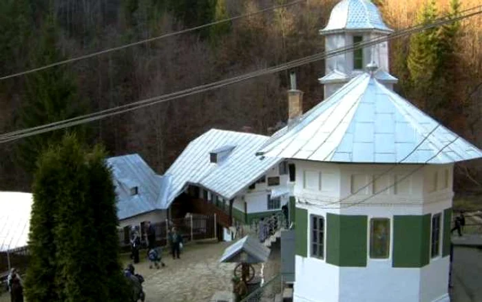 Biserica în care nu au voie femeile Manastirea Frăsinei Bisericuţa de Jos