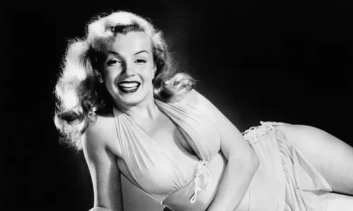 Marilyn Monroe şi a găsit sfârşitul în anul 1962 în urma unei supradoze de barbiturice jpeg