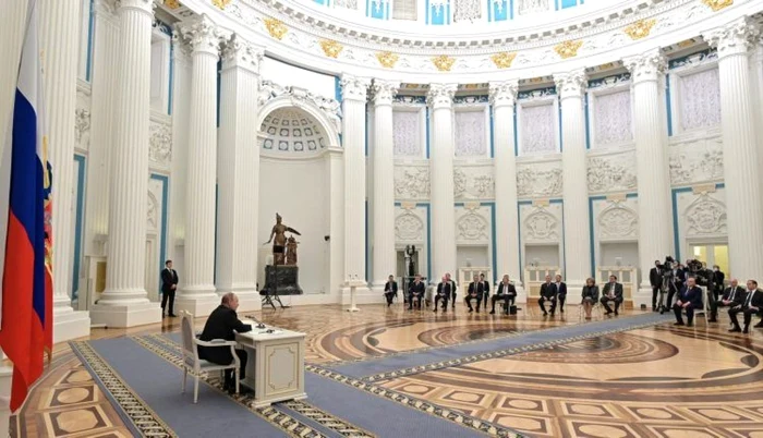Conflit Ukrainien : Vladimir Poutine a tenu une réunion du conseil de sécurité au Kremlin - Le hautpanel