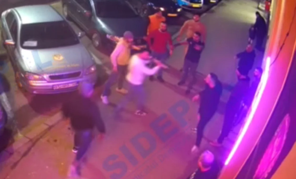Bătaia a avut loc în orașul Buhuși FOTO: captură video