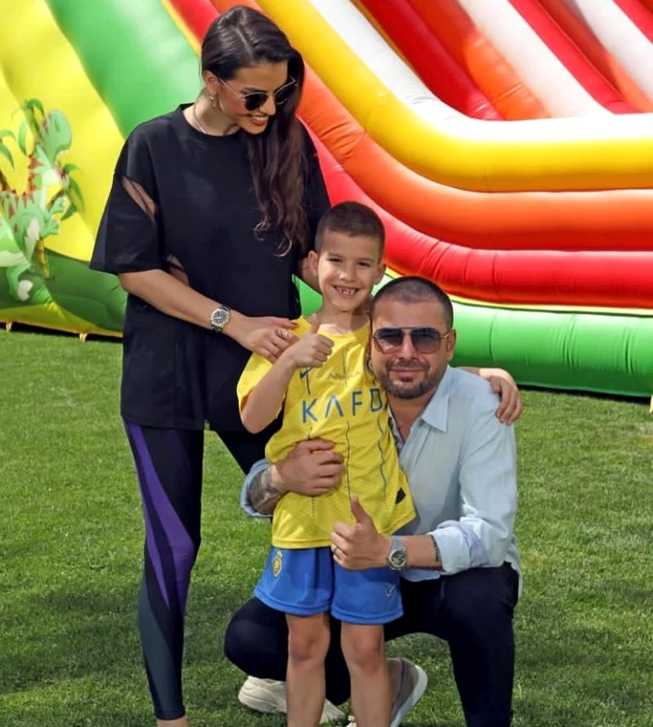 Mutu, prima poză după implantul de păr, alături de Sandra și fiul lor, Tiago foto Instagram 