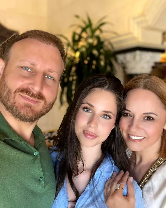 Violeta, Andreea Marin și Adrian Brâncoveanu, Instagram