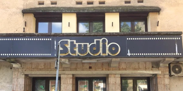 Cinema Studio în paragină