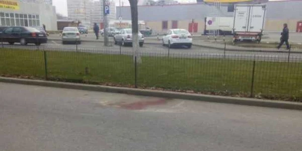 Un tânăr a fost înjunghiat în plină stradă 