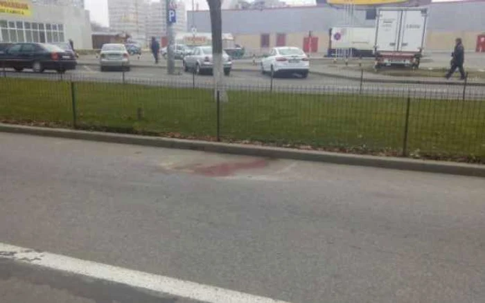 Un tânăr a fost înjunghiat în plină stradă