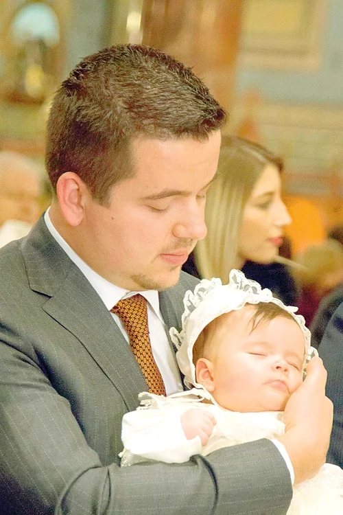 Costel Căşuneanu jr. (30 de ani) este fiul cel mare al miliardarului Costel Căşuneanu, aflat pe locul 22 în topul Forbes 500 Miliardari, cu o avere estimată la 200 de milioane de euro