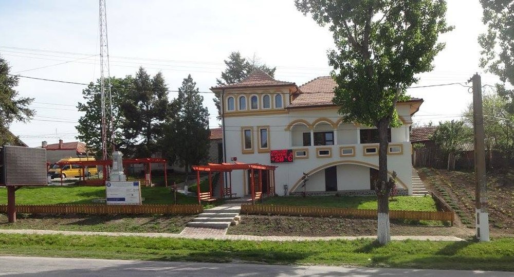 Primăria care are de restituit 12 milioane lei, bani europeni, stă cu mâna întinsă. „Altfel punem lacătul pe ea”