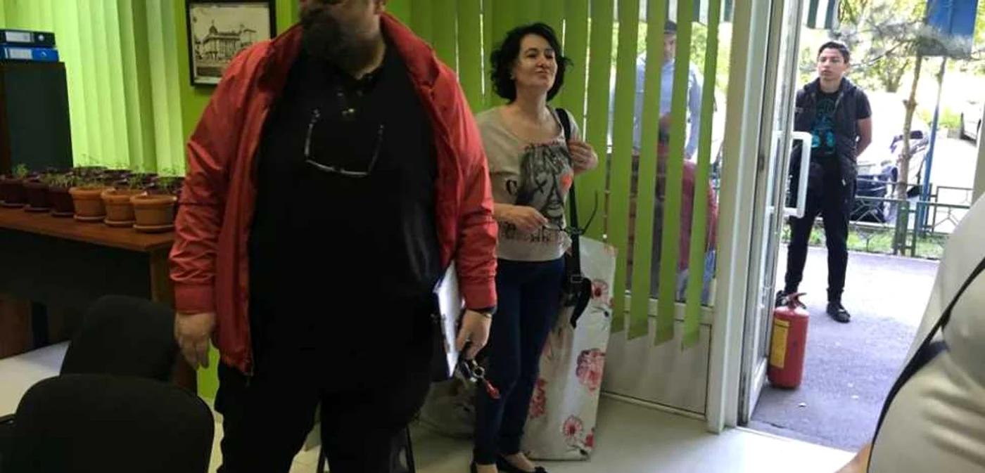 Cristian Popescu Piedone, aproape nelipsit de la sediul de campanie. FOTO: Paula Căbescu