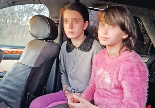 Cele două surori au fost scoase din familie şi se află sub protecţia celor de la DASPC Brasov