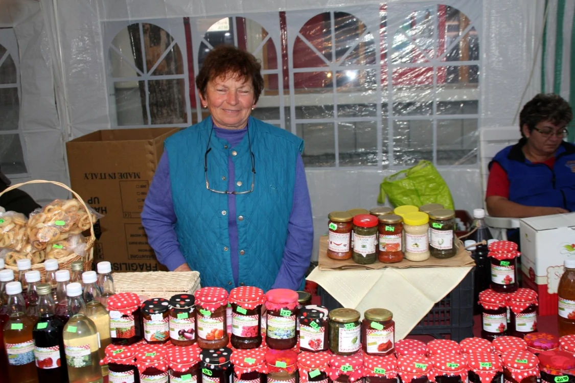 După pensionare, Margit Balint a dezvoltat o afacere bazată pe dulceţuri bio FOTO: Bianca Sara