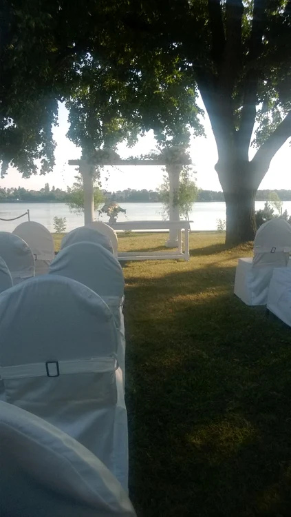 La nunta lui Bobby Păunescu cu Alice Peneacă sunte așteptate rudele și prietenii apropiați ai acestora