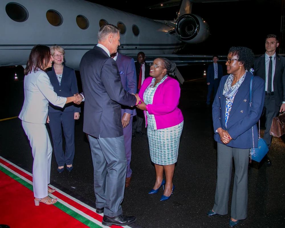 Carmen Iohannis și Klaus Iohannis, la sosirea în Nairobi, Kenya. FOTO: Peninah Malonza
