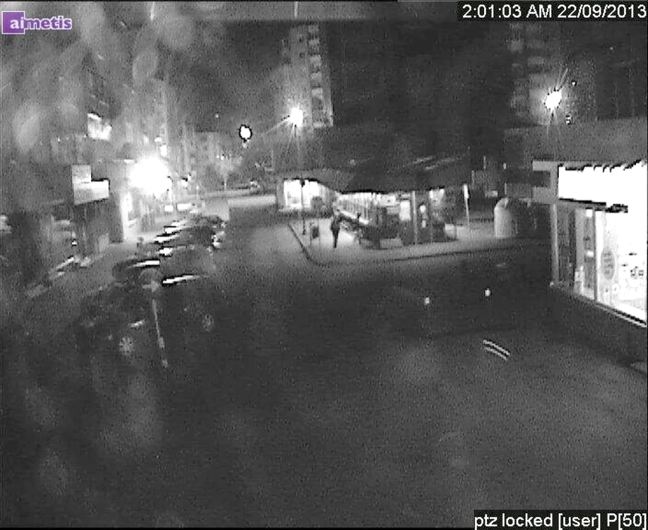 Captură după înregistrarea video în care apar cei doi tineri. Foto Primăria Râmnicu Vâlcea