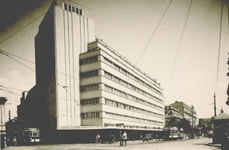 Bulevardul Magheru din București. Blocul ARO (Patria) a fost construit la începutul anilor '30 (© iMAGO Romaniae) 