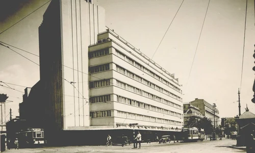 Bulevardul Magheru din București. Blocul ARO (Patria) a fost construit la începutul anilor '30 (© iMAGO Romaniae) 