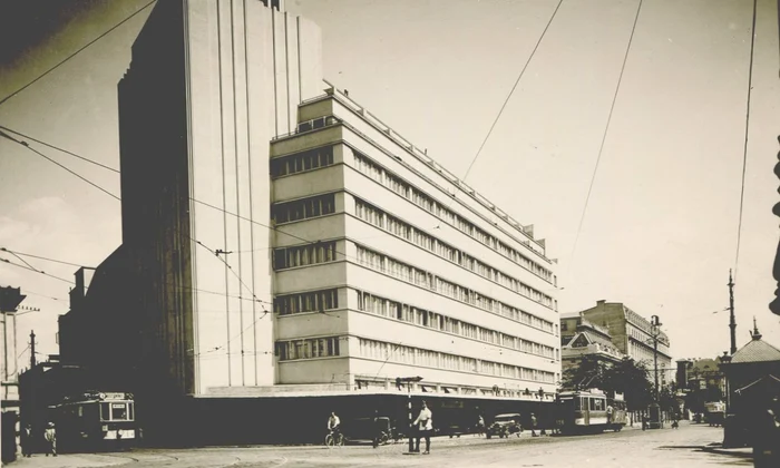 Bulevardul Magheru din București. Blocul ARO (Patria) a fost construit la începutul anilor '30 (© iMAGO Romaniae)