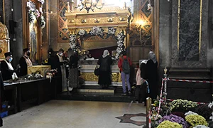 Racla cu moaştele Sfintei Cuvioase Parascheva jpeg